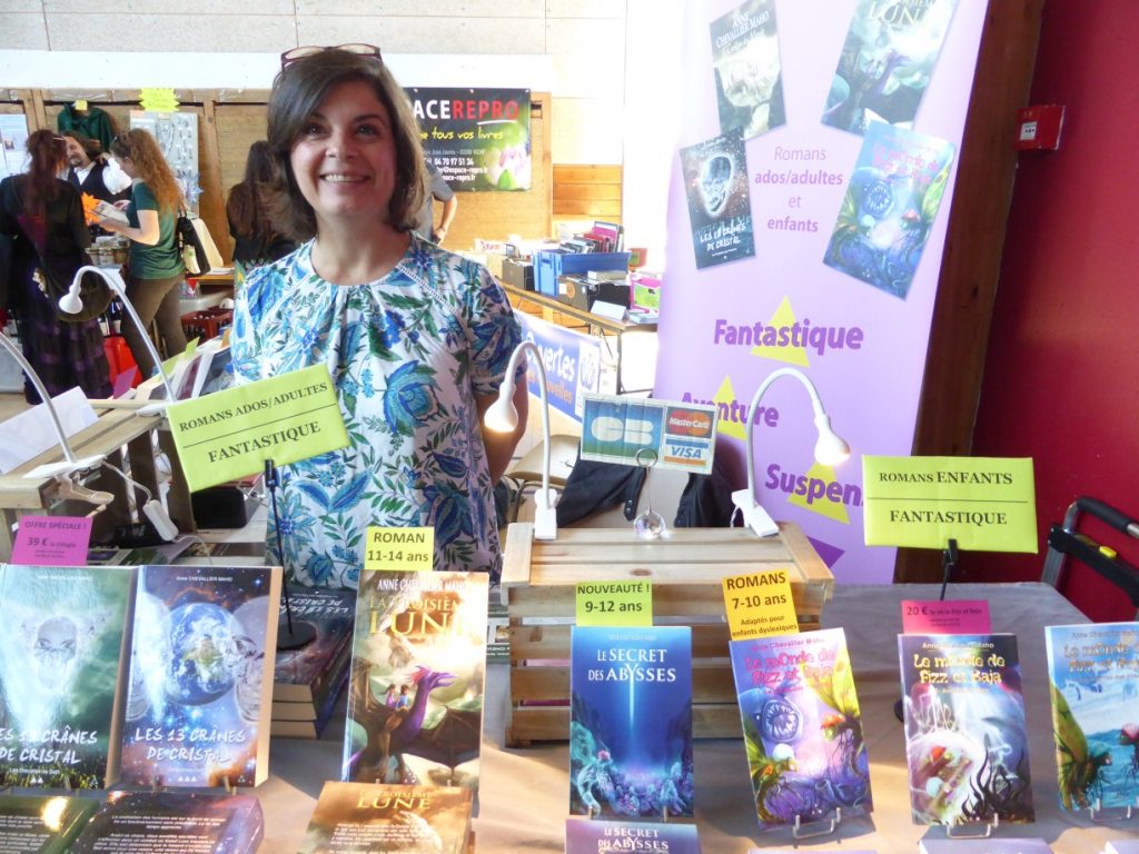 stand attractif - lumières, CB, étiquettes
