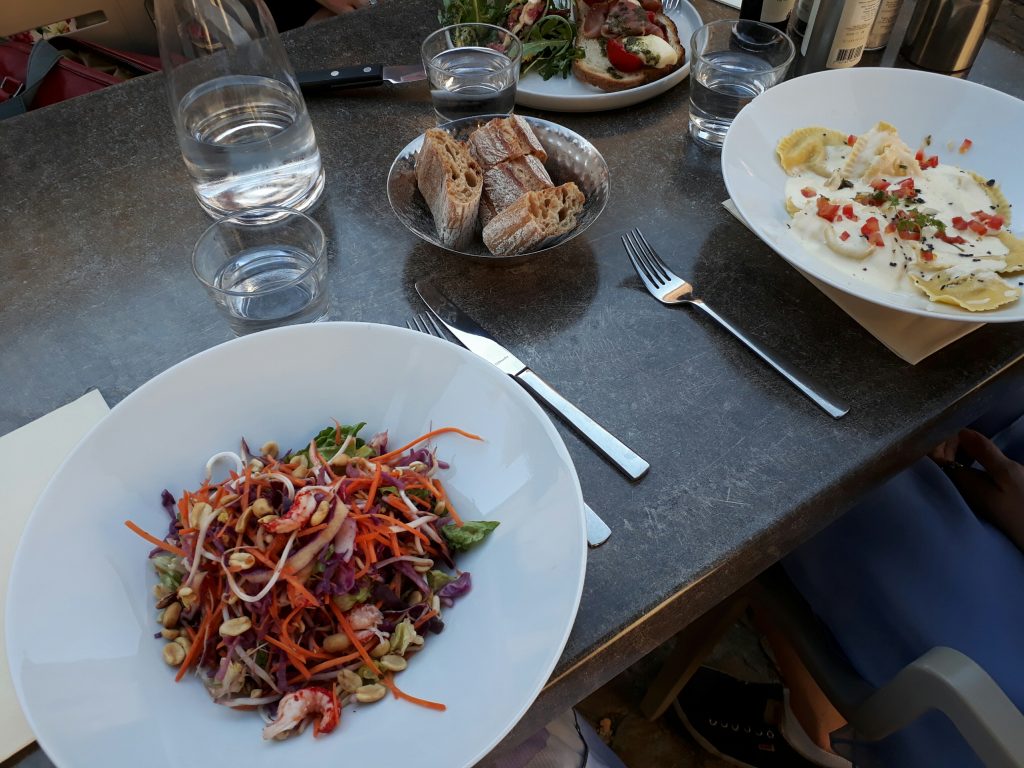 Après une si longue nuit - repas au "In&Off" café